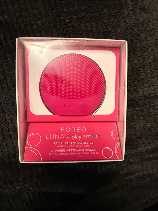 FOREO Other - FOREO LUNA 4 Play Smart Facial Cleansing Device - Pink